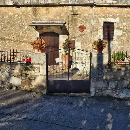 Anna's Stone House * Megala Chorafia